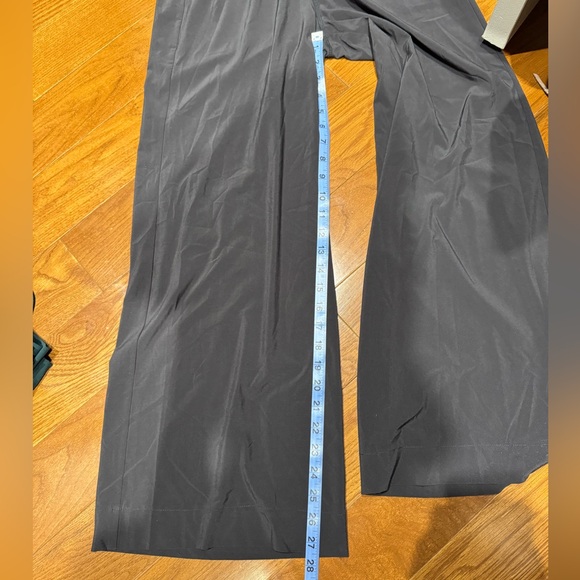 Vuori Villa Wideleg Stretch Relaxed Fit Pants black x-small short - Picture 7 of 9